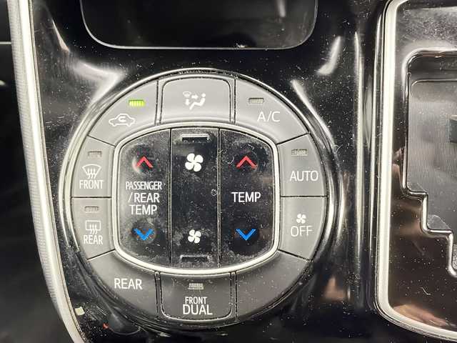 トヨタ ヴォクシー ZS 煌Ⅲ 茨城県 2021(令3)年 2.2万km ブラック 純正9インチナビゲーション/フルセグテレビ/フリップダウンモニター/バックモニター/ＬＥＤヘッドライト/ハーフレザーシート/両側パワースライドドア/クルーズコントロール/スマートキー2個