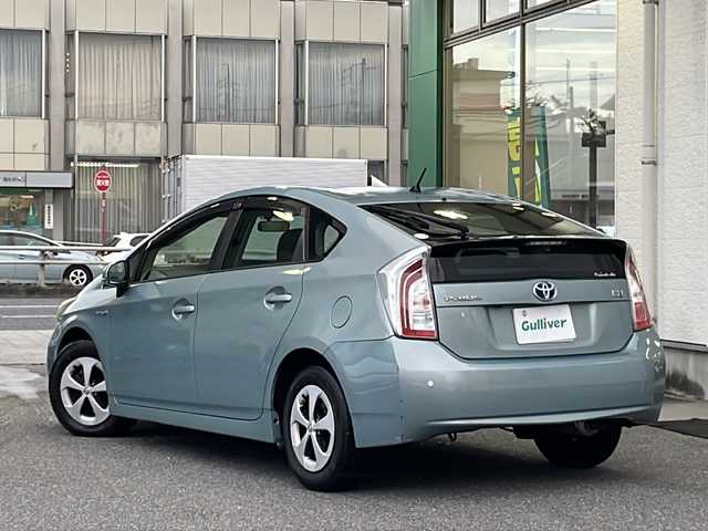 トヨタ プリウス S 愛知県 2012(平24)年 6.3万km フロスティーグリーンマイカ /純正メモリナビ//フルセグ/CD/DVD/SD/BT/AM/FM//TVキャンセラー//バックカメラ//ビルトインETC//純正15AW//コーナーセンサー//スペアタイヤ//HIDオートライト//フォグランプ//ワイパーデアイサー//PWR/ECO/EVモード//ステアリングスイッチ//スマートキー//プッシュスタート//純正フロアマット//純正ドアバイザー//トノカバー//新車時保証書//取扱説明書/ナビ説/ETC説/コーナーセンサー説//ディーラー整備記録簿H25.26.28.30.R2.4.6//スマートスペアキー