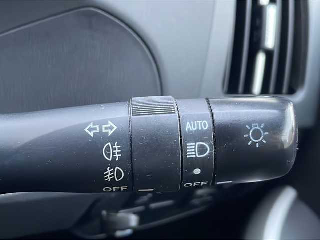 トヨタ プリウス S 愛知県 2012(平24)年 6.3万km フロスティーグリーンマイカ /純正メモリナビ//フルセグ/CD/DVD/SD/BT/AM/FM//TVキャンセラー//バックカメラ//ビルトインETC//純正15AW//コーナーセンサー//スペアタイヤ//HIDオートライト//フォグランプ//ワイパーデアイサー//PWR/ECO/EVモード//ステアリングスイッチ//スマートキー//プッシュスタート//純正フロアマット//純正ドアバイザー//トノカバー//新車時保証書//取扱説明書/ナビ説/ETC説/コーナーセンサー説//ディーラー整備記録簿H25.26.28.30.R2.4.6//スマートスペアキー