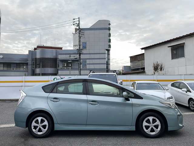 トヨタ プリウス S 愛知県 2012(平24)年 6.3万km フロスティーグリーンマイカ /純正メモリナビ//フルセグ/CD/DVD/SD/BT/AM/FM//TVキャンセラー//バックカメラ//ビルトインETC//純正15AW//コーナーセンサー//スペアタイヤ//HIDオートライト//フォグランプ//ワイパーデアイサー//PWR/ECO/EVモード//ステアリングスイッチ//スマートキー//プッシュスタート//純正フロアマット//純正ドアバイザー//トノカバー//新車時保証書//取扱説明書/ナビ説/ETC説/コーナーセンサー説//ディーラー整備記録簿H25.26.28.30.R2.4.6//スマートスペアキー