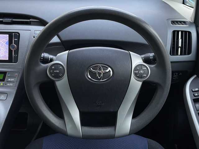 トヨタ プリウス S 愛知県 2012(平24)年 6.3万km フロスティーグリーンマイカ /純正メモリナビ//フルセグ/CD/DVD/SD/BT/AM/FM//TVキャンセラー//バックカメラ//ビルトインETC//純正15AW//コーナーセンサー//スペアタイヤ//HIDオートライト//フォグランプ//ワイパーデアイサー//PWR/ECO/EVモード//ステアリングスイッチ//スマートキー//プッシュスタート//純正フロアマット//純正ドアバイザー//トノカバー//新車時保証書//取扱説明書/ナビ説/ETC説/コーナーセンサー説//ディーラー整備記録簿H25.26.28.30.R2.4.6//スマートスペアキー