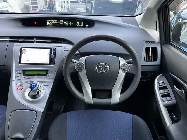 トヨタ プリウス S 愛知県 2012(平24)年 6.3万km フロスティーグリーンマイカ /純正メモリナビ//フルセグ/CD/DVD/SD/BT/AM/FM//TVキャンセラー//バックカメラ//ビルトインETC//純正15AW//コーナーセンサー//スペアタイヤ//HIDオートライト//フォグランプ//ワイパーデアイサー//PWR/ECO/EVモード//ステアリングスイッチ//スマートキー//プッシュスタート//純正フロアマット//純正ドアバイザー//トノカバー//新車時保証書//取扱説明書/ナビ説/ETC説/コーナーセンサー説//ディーラー整備記録簿H25.26.28.30.R2.4.6//スマートスペアキー