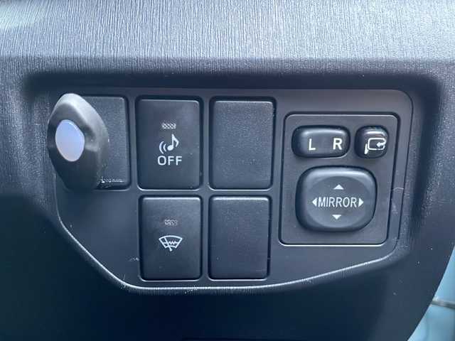 トヨタ プリウス S 愛知県 2012(平24)年 6.3万km フロスティーグリーンマイカ /純正メモリナビ//フルセグ/CD/DVD/SD/BT/AM/FM//TVキャンセラー//バックカメラ//ビルトインETC//純正15AW//コーナーセンサー//スペアタイヤ//HIDオートライト//フォグランプ//ワイパーデアイサー//PWR/ECO/EVモード//ステアリングスイッチ//スマートキー//プッシュスタート//純正フロアマット//純正ドアバイザー//トノカバー//新車時保証書//取扱説明書/ナビ説/ETC説/コーナーセンサー説//ディーラー整備記録簿H25.26.28.30.R2.4.6//スマートスペアキー