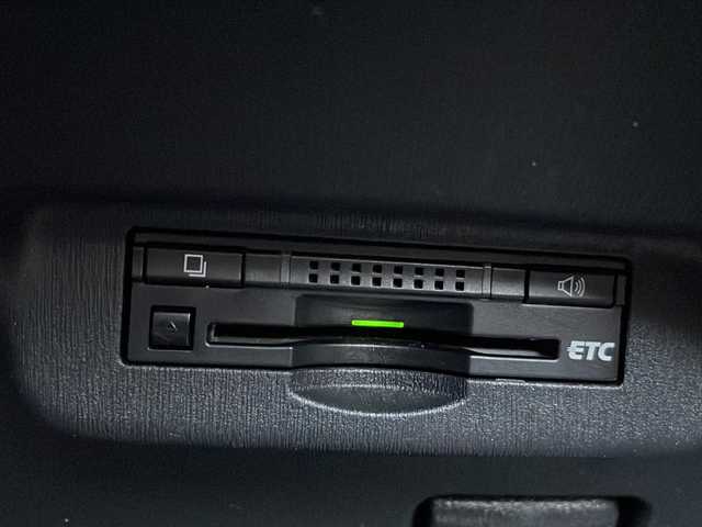 トヨタ プリウス S 愛知県 2012(平24)年 6.3万km フロスティーグリーンマイカ /純正メモリナビ//フルセグ/CD/DVD/SD/BT/AM/FM//TVキャンセラー//バックカメラ//ビルトインETC//純正15AW//コーナーセンサー//スペアタイヤ//HIDオートライト//フォグランプ//ワイパーデアイサー//PWR/ECO/EVモード//ステアリングスイッチ//スマートキー//プッシュスタート//純正フロアマット//純正ドアバイザー//トノカバー//新車時保証書//取扱説明書/ナビ説/ETC説/コーナーセンサー説//ディーラー整備記録簿H25.26.28.30.R2.4.6//スマートスペアキー