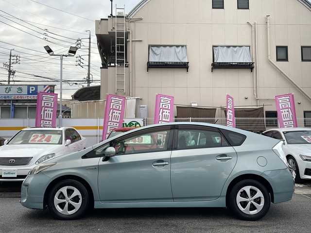 トヨタ プリウス S 愛知県 2012(平24)年 6.3万km フロスティーグリーンマイカ /純正メモリナビ//フルセグ/CD/DVD/SD/BT/AM/FM//TVキャンセラー//バックカメラ//ビルトインETC//純正15AW//コーナーセンサー//スペアタイヤ//HIDオートライト//フォグランプ//ワイパーデアイサー//PWR/ECO/EVモード//ステアリングスイッチ//スマートキー//プッシュスタート//純正フロアマット//純正ドアバイザー//トノカバー//新車時保証書//取扱説明書/ナビ説/ETC説/コーナーセンサー説//ディーラー整備記録簿H25.26.28.30.R2.4.6//スマートスペアキー