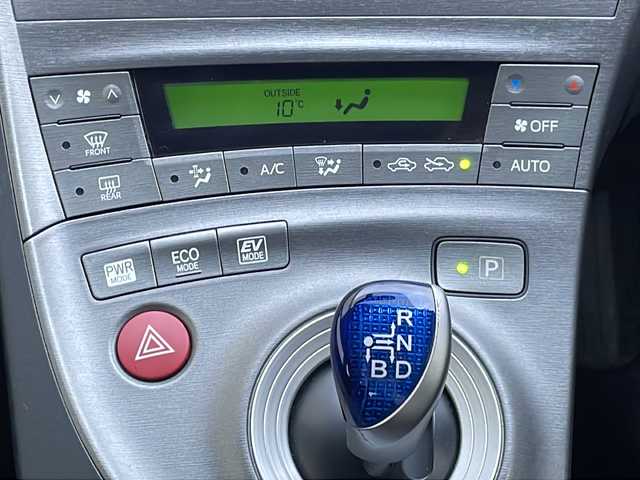 トヨタ プリウス S 愛知県 2012(平24)年 6.3万km フロスティーグリーンマイカ /純正メモリナビ//フルセグ/CD/DVD/SD/BT/AM/FM//TVキャンセラー//バックカメラ//ビルトインETC//純正15AW//コーナーセンサー//スペアタイヤ//HIDオートライト//フォグランプ//ワイパーデアイサー//PWR/ECO/EVモード//ステアリングスイッチ//スマートキー//プッシュスタート//純正フロアマット//純正ドアバイザー//トノカバー//新車時保証書//取扱説明書/ナビ説/ETC説/コーナーセンサー説//ディーラー整備記録簿H25.26.28.30.R2.4.6//スマートスペアキー