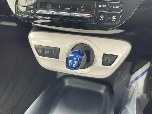 トヨタ プリウス S 富山県 2016(平28)年 11.1万km スティールブロンドM (株)IDOMが運営する【じしゃロン富山店】の自社ローン専用車両になります。こちらは現金またはオートローンご利用時の価格です。自社ローンご希望の方は別途その旨お申し付け下さい/車線逸脱警報/フルセグTV/バックカメラ/クルーズコントロール/ETC