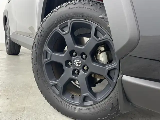 トヨタ ＲＡＶ４ アドベンチャー オフロードPKG 福島県 2021(令3)年 6万km アティチュードブラックマイカ トヨタセーフティセンス/・プリクラッシュセーフティ/・車線逸脱警報装置/・レーダークルーズコントロール/・ブラインドスポットモニター/・標識認識機能/・クリアランスソナー/純正大画面9インチナビ/・型番：NSZT-Y68T/・フルセグTV/BT/CD/DVD/USB/HDMI/・バックカメラ/・ETC/・ドライブレコーダー/ルーフレール/パワーバックドア/4WD/・ダウンヒルアシストコントロール/電子パーキング/・オートホールド/革巻きステアリング/・ステアリングリモコン/・ステアリングヒーター/レザーシート/・シートヒーター(運転席/助手席)/・エアシート(運転席/助手席)/・パワーシート(運転席)/プッシュスタート/・スマートキー/・スペアキー/LEDヘッドライト/・オートライト/・フォグライト/ラバーマット/ワンオーナー/・保証書/・取扱説明書