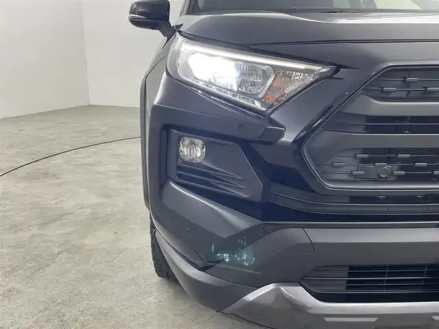 トヨタ ＲＡＶ４ アドベンチャー オフロードPKG 福島県 2021(令3)年 6万km アティチュードブラックマイカ トヨタセーフティセンス/・プリクラッシュセーフティ/・車線逸脱警報装置/・レーダークルーズコントロール/・ブラインドスポットモニター/・標識認識機能/・クリアランスソナー/純正大画面9インチナビ/・型番：NSZT-Y68T/・フルセグTV/BT/CD/DVD/USB/HDMI/・バックカメラ/・ETC/・ドライブレコーダー/ルーフレール/パワーバックドア/4WD/・ダウンヒルアシストコントロール/電子パーキング/・オートホールド/革巻きステアリング/・ステアリングリモコン/・ステアリングヒーター/レザーシート/・シートヒーター(運転席/助手席)/・エアシート(運転席/助手席)/・パワーシート(運転席)/プッシュスタート/・スマートキー/・スペアキー/LEDヘッドライト/・オートライト/・フォグライト/ラバーマット/ワンオーナー/・保証書/・取扱説明書