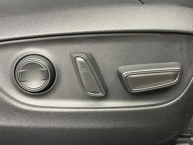 トヨタ ＲＡＶ４ アドベンチャー オフロードPKG 福島県 2021(令3)年 6万km アティチュードブラックマイカ トヨタセーフティセンス/・プリクラッシュセーフティ/・車線逸脱警報装置/・レーダークルーズコントロール/・ブラインドスポットモニター/・標識認識機能/・クリアランスソナー/純正大画面9インチナビ/・型番：NSZT-Y68T/・フルセグTV/BT/CD/DVD/USB/HDMI/・バックカメラ/・ETC/・ドライブレコーダー/ルーフレール/パワーバックドア/4WD/・ダウンヒルアシストコントロール/電子パーキング/・オートホールド/革巻きステアリング/・ステアリングリモコン/・ステアリングヒーター/レザーシート/・シートヒーター(運転席/助手席)/・エアシート(運転席/助手席)/・パワーシート(運転席)/プッシュスタート/・スマートキー/・スペアキー/LEDヘッドライト/・オートライト/・フォグライト/ラバーマット/ワンオーナー/・保証書/・取扱説明書