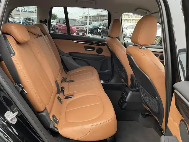 ＢＭＷ ２１８ｄ グランツアラー ラグジュアリー 福島県 2017(平29)年 4.7万km サファイアブラックP インテリジェントセーフティ/レーンキープアシスト/コンフォートパッケージ/・オートマチック・テールゲート/・コンフォートアクセス/・ライトパッケージ/・フロント・シート・ヒーティング/純正HDDナビ/バックカメラ/純正17インチAW/Ｄ／Ｎパワーシート/茶レザーシート/ミラー一体ETC/クリアランスソナー/トノカバー/保証書・取説・スペアキー