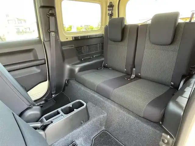 スズキ ジムニー XC 群馬県 2023(令5)年 0.9万km シフォンアイボリーM 社外ナビCD/DVD/TV/Bluetooth/４WD/ターボ/レーンキープアシスト/衝突軽減システム/純正アルミホイール/ビルトインETC/アイドリングストップ/シートヒーター/ダウンヒルアシストコントロール/ウィンカーミラー/電動格納ミラー/革巻きステアリング/ミラーヒーター/バイザー