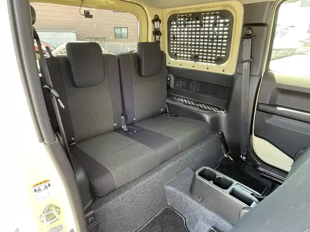スズキ ジムニー XC 群馬県 2023(令5)年 0.9万km シフォンアイボリーM 社外ナビCD/DVD/TV/Bluetooth/４WD/ターボ/レーンキープアシスト/衝突軽減システム/純正アルミホイール/ビルトインETC/アイドリングストップ/シートヒーター/ダウンヒルアシストコントロール/ウィンカーミラー/電動格納ミラー/革巻きステアリング/ミラーヒーター/バイザー