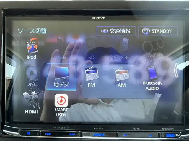 スズキ ジムニー XC 群馬県 2023(令5)年 0.9万km シフォンアイボリーM 社外ナビCD/DVD/TV/Bluetooth/４WD/ターボ/レーンキープアシスト/衝突軽減システム/純正アルミホイール/ビルトインETC/アイドリングストップ/シートヒーター/ダウンヒルアシストコントロール/ウィンカーミラー/電動格納ミラー/革巻きステアリング/ミラーヒーター/バイザー