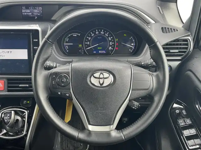 トヨタ ヴォクシー ハイブリッド ZS 煌Ⅱ 滋賀県 2020(令2)年 1.7万km ブラック 純正ナビ10型/・Bluetooth/・フルセグ/純正フリップダウンモニター12型/両側電動スライドドア/LEDオートライト/オートハイビーム/革ステアリングリモコン/クルーズコントロール/シートヒーター/ETC/前後ドラレコ/オートリトラミラー/クリアランスソナー/トヨタセーフティーセンス/先行者発進告知/パーキングサポートブレーキシステム