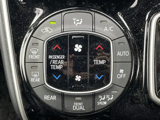 トヨタ ヴォクシー ハイブリッド ZS 煌Ⅱ 滋賀県 2020(令2)年 1.7万km ブラック 純正ナビ10型/・Bluetooth/・フルセグ/純正フリップダウンモニター12型/両側電動スライドドア/LEDオートライト/オートハイビーム/革ステアリングリモコン/クルーズコントロール/シートヒーター/ETC/前後ドラレコ/オートリトラミラー/クリアランスソナー/トヨタセーフティーセンス/先行者発進告知/パーキングサポートブレーキシステム