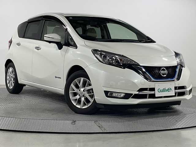 日産 ノート e－パワー メダリスト 広島県 2017(平29)年 5.6万km ブリリアントホワイトパール 純正ナビ/・フルセグTV/・Bluetooth/・CD/DVD/アラウンドビューモニター/デジタルインナーミラー/衝突軽減システム/レーンアシスト/ETC/ドラレコ/LEDヘッドライト