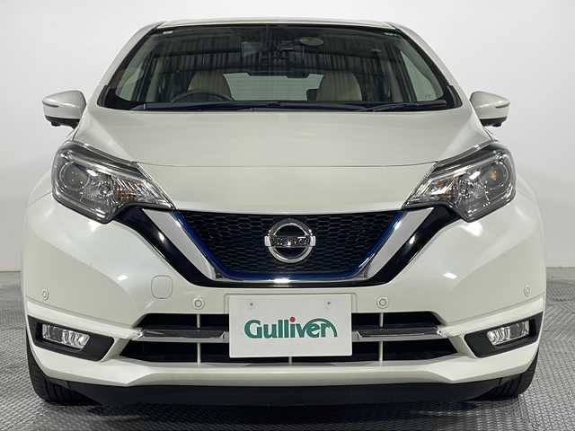 日産 ノート e－パワー メダリスト 広島県 2017(平29)年 5.6万km ブリリアントホワイトパール 純正ナビ/・フルセグTV/・Bluetooth/・CD/DVD/アラウンドビューモニター/デジタルインナーミラー/衝突軽減システム/レーンアシスト/ETC/ドラレコ/LEDヘッドライト