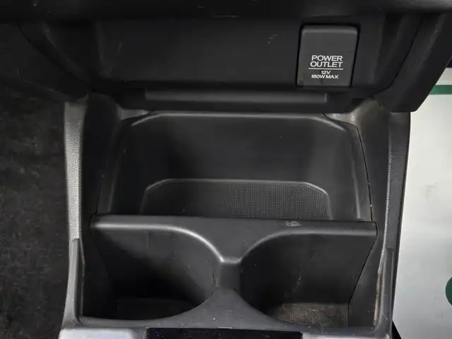 ホンダ フィット 13G Fパッケージ 鹿児島県 2015(平27)年 6.1万km クリスタルブラックパール CDプレイヤー/FM/AM/AUX/シガーソケット/パワーウィンドウ/パワーステアリング/スペアキー/ドアバイザー/電動格納ミラー/スマートキー/プッシュスタート/オートAC/Wエアバック/横滑り防止装置/純正フロアマット/ワンオーナー/ABS/アイドリングストップ/盗難防止装置