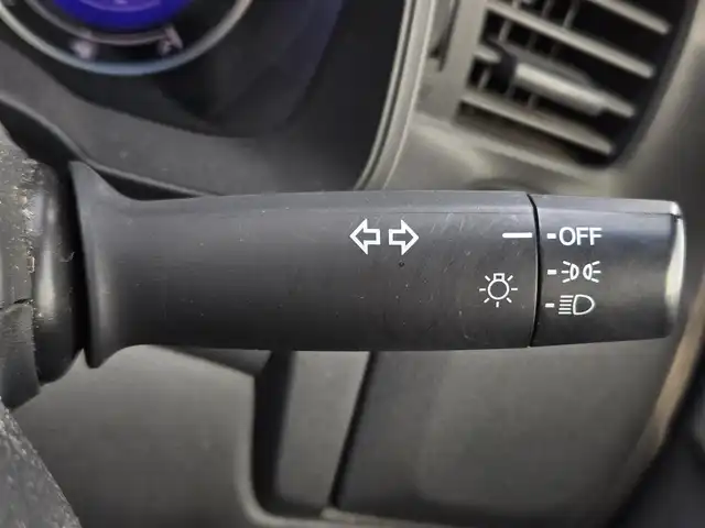 ホンダ フィット 13G Fパッケージ 鹿児島県 2015(平27)年 6.1万km クリスタルブラックパール CDプレイヤー/FM/AM/AUX/シガーソケット/パワーウィンドウ/パワーステアリング/スペアキー/ドアバイザー/電動格納ミラー/スマートキー/プッシュスタート/オートAC/Wエアバック/横滑り防止装置/純正フロアマット/ワンオーナー/ABS/アイドリングストップ/盗難防止装置