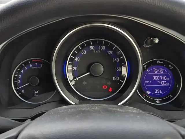 ホンダ フィット 13G Fパッケージ 鹿児島県 2015(平27)年 6.1万km クリスタルブラックパール CDプレイヤー/FM/AM/AUX/シガーソケット/パワーウィンドウ/パワーステアリング/スペアキー/ドアバイザー/電動格納ミラー/スマートキー/プッシュスタート/オートAC/Wエアバック/横滑り防止装置/純正フロアマット/ワンオーナー/ABS/アイドリングストップ/盗難防止装置
