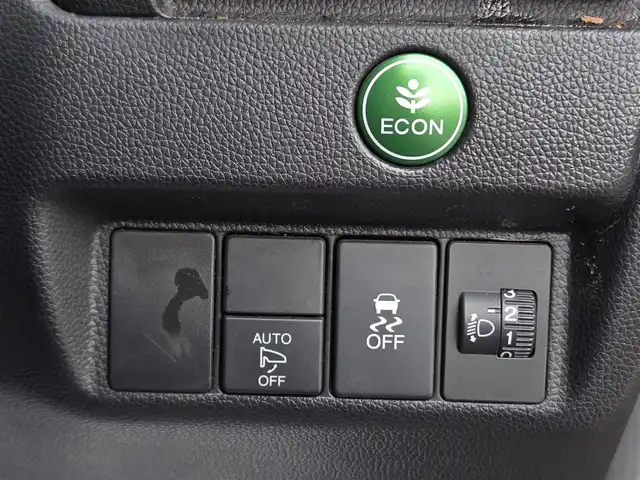 ホンダ フィット 13G Fパッケージ 鹿児島県 2015(平27)年 6.1万km クリスタルブラックパール CDプレイヤー/FM/AM/AUX/シガーソケット/パワーウィンドウ/パワーステアリング/スペアキー/ドアバイザー/電動格納ミラー/スマートキー/プッシュスタート/オートAC/Wエアバック/横滑り防止装置/純正フロアマット/ワンオーナー/ABS/アイドリングストップ/盗難防止装置