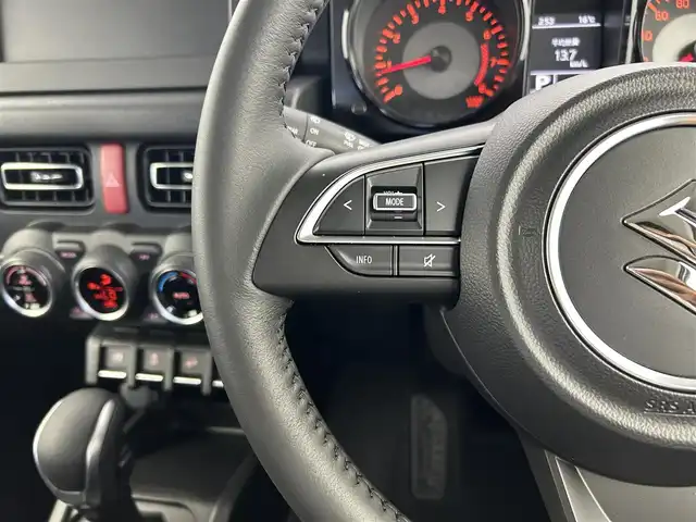 スズキ ジムニー シエラ JC 千葉県 2024(令6)年 1.7万km ピュアホワイトP セーフティサポート/・デュアルセンサーブレーキサポート/・誤発進抑制機能/・車線逸脱警報機能/・ふらつき警報機能/・先行車発進お知らせ機能/・標識認識機能/・ハイビームアシスト/スマートキー/クルーズコントロール/LEDヘッドライト