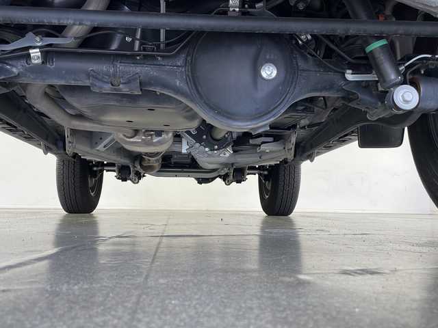 スズキ ジムニー シエラ JC 長野県 2024(令6)年 1.7万km ピュアホワイトP 4WD/スズキセーフティサポート/・デュアルセンサーブレーキサポート/・誤発進抑制機能/・車線逸脱警報機能/・ふらつき警報機能/・先行車発進お知らせ機能/・標識認識機能/・ハイビームアシスト/W+サイドエアバッグ/サイドミラーヒーター/D+N席シートヒーター/ヘッドライトウォッシャー/プッシュスタート/アイドリングストップ/ステアリングスイッチ/電格ミラー/クルーズコントロール/LEDヘッドライト/フォグランプ/オートライト/純正15インチアルミホイール/背面タイヤ/スマートキー/スペアキー×1