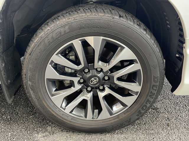 トヨタ ランドクルーザー プラド TX Lパッケージ 大阪府 2023(令5)年 1.4万km ホワイトパールクリスタルシャイン 純正ディスプレイオーディオ/純正メモリーナビ/Bluetoothオーディーオ/Miracast/全周囲モニター/バックカメラ/衝突軽減ブレーキ/車線逸脱警報/サイドブラインドモニター/RSA/先行車発進告知/レーダークルーズコントロール/ビルトインETC2.0/サンルーフ/レザーシート/エアーシート/シートヒーター/スマートキー/LEDライト/フロントモデリスタエアロ/ルーフレール
