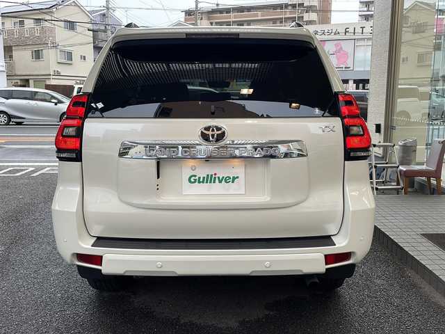トヨタ ランドクルーザー プラド TX Lパッケージ 大阪府 2023(令5)年 1.4万km ホワイトパールクリスタルシャイン 純正ディスプレイオーディオ/純正メモリーナビ/Bluetoothオーディーオ/Miracast/全周囲モニター/バックカメラ/衝突軽減ブレーキ/車線逸脱警報/サイドブラインドモニター/RSA/先行車発進告知/レーダークルーズコントロール/ビルトインETC2.0/サンルーフ/レザーシート/エアーシート/シートヒーター/スマートキー/LEDライト/フロントモデリスタエアロ/ルーフレール