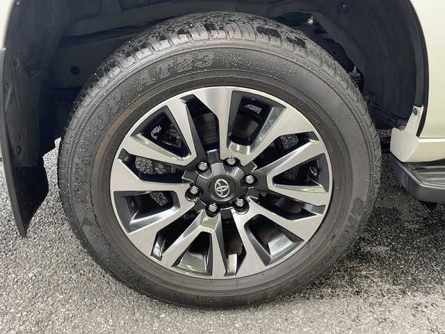 トヨタ ランドクルーザー プラド TX Lパッケージ 大阪府 2023(令5)年 1.4万km ホワイトパールクリスタルシャイン 純正ディスプレイオーディオ/純正メモリーナビ/Bluetoothオーディーオ/Miracast/全周囲モニター/バックカメラ/衝突軽減ブレーキ/車線逸脱警報/サイドブラインドモニター/RSA/先行車発進告知/レーダークルーズコントロール/ビルトインETC2.0/サンルーフ/レザーシート/エアーシート/シートヒーター/スマートキー/LEDライト/フロントモデリスタエアロ/ルーフレール