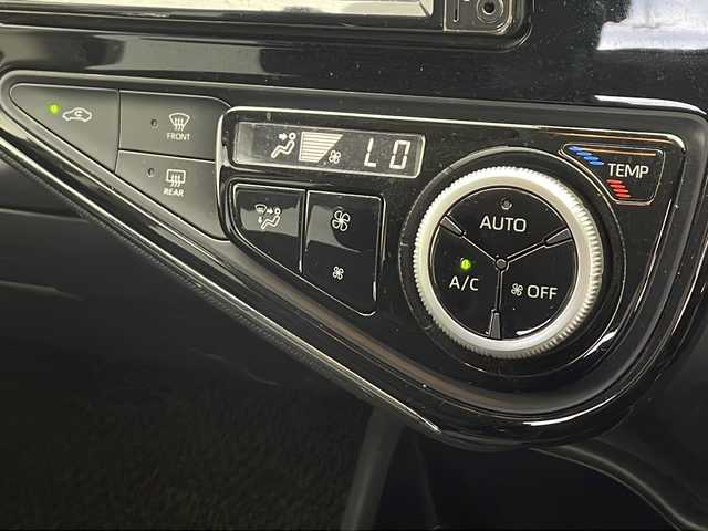 トヨタ アクア S スタイルブラック 千葉県 2019(令1)年 3.2万km ブラックマイカ 純正ナビ/Bluetooth CD フルセグ/ＥＴＣ/前後ドライブレコーダー/ＬＥＤヘッドライト/フロアマット/ドアバイザー/バックカメラ/トヨタセーフティーセンス/クリアランスソナー/オートハイビーム/車線逸脱警報/衝突軽減ブレーキ/先行者発進告知