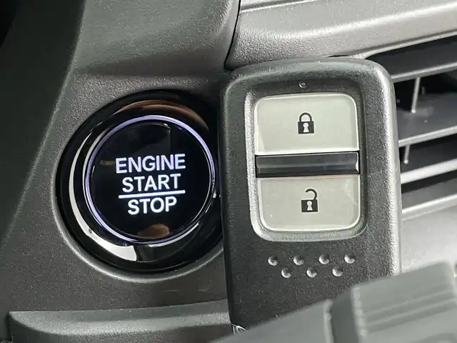 ホンダ ＷＲ－Ｖ Z+ 新潟県 2024(令6)年 0.1万km クリスタルブラックパール 純正メモリナビ/ホンダセンシング/・衝突被害軽減ブレーキ/・先行車発進お知らせ機能/・歩行者事故低減ステアリング/・路外逸脱抑制機能/・標識認識機能/・アダプティブクルーズコントロール/・車線維持支援システム/・誤発進抑制機能/・後方誤発進抑制機能/・近距離衝突軽減ブレーキ/・急アクセル抑制機能/・パーキングセンサーシステム/・オートハイビーム/フルセグTV/Bluetooth/バックカメラ/レーダークルーズコントロール/パドルシフト/ハーフレザーシート/シートヒーター/ルーフレール/LEDヘッドライト