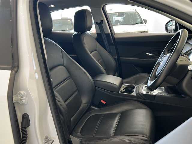 ジャガー Ｅペース S P200 新潟県 2019(令1)年 4.7万km フジホワイト オプション/ドライブプロパック/・ブラインドスポットアシスト/・アダプティブクルーズコントロール/・ハイスピードエマージェンシーブレーキ/・ブラインドスポットアシスト/パークプロパック/・パークアシスト360°/・パーキングエイド/・リバーストラフィックディテクション/地上波デジタルTV/標準装備/ナビゲーションプロコネクトプロ/・InControlアプリ/・Apple-car-play/・Android-auto/・シートヒーター/・ハンズフリーテールゲート/・レザーシート/・純正18インチAW/・ETC
