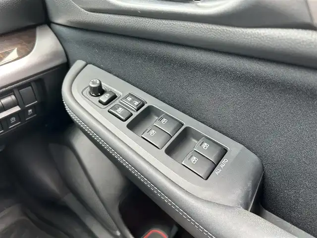 スバル アウトバック ベース 岩手県 2014(平26)年 9.7万km パール 純正ビルドインETC/ディスプレイオーディオ（KENWOOD）/AWD/サマータイヤ付き/スバルアイサイト/サンルーフ/ドライブレコーダー（Black view）/パワーシート（D+N席）/・全席シートヒーター/オートライト