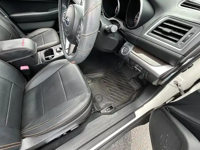 スバル アウトバック ベース 岩手県 2014(平26)年 9.7万km パール 純正ビルドインETC/ディスプレイオーディオ（KENWOOD）/AWD/サマータイヤ付き/スバルアイサイト/サンルーフ/ドライブレコーダー（Black view）/パワーシート（D+N席）/・全席シートヒーター/オートライト