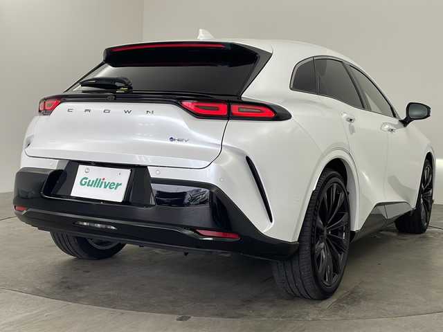 トヨタ クラウン スポーツ Z 兵庫県 2024(令6)年 0.9万km プレシャスホワイトパール ・ワンオーナー車/・純正12.3インチナビ（フルセグ・BT・USB）/・パノラミックビューモニター/・パノラマサンルーフ/・パワーバックドア/・トヨタセーフティセンス/・レーダークルーズコントロール/・レーンキープアシスト/・レーンディパーチャーアラート/・誤発進抑制機能/・標識認識機能/・衝突軽減ブレーキ/・横滑り防止装置/・前後コーナーセンサー/・HUD/・BSM/・パーキングアシスト/・黒革シート/・パワーシート/・シートヒーター/・シートクーラー/・メモリーシート/・LEDオートライト/・フォグランプ/・オートマチックハイビーム/・前後ドライブレコ―ダー/・ビルトインETC2.0/・純正フロアマット/・純正21インチアルミホイール/・電動パーキングブレーキ/・置くだけ充電/・nanoeX/・AC１００V電源/・ヘッドライトウォッシャー/・ステアリングリモコン/・ブレーキホールド/・スマートキー/・プッシュスタート/・W＋サイドエアバック/・カーテンエアバック/・寒冷地仕様