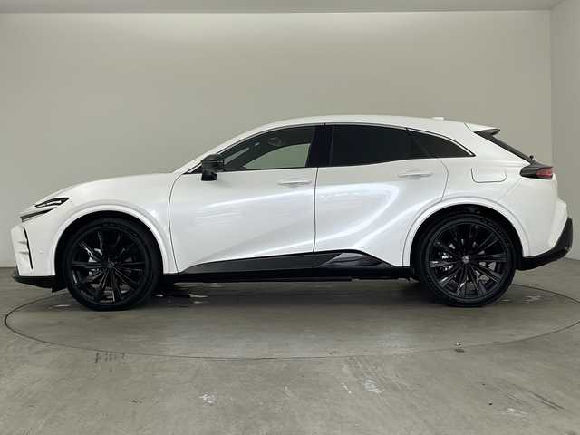 トヨタ クラウン スポーツ Z 兵庫県 2024(令6)年 0.9万km プレシャスホワイトパール ・ワンオーナー車/・純正12.3インチナビ（フルセグ・BT・USB）/・パノラミックビューモニター/・パノラマサンルーフ/・パワーバックドア/・トヨタセーフティセンス/・レーダークルーズコントロール/・レーンキープアシスト/・レーンディパーチャーアラート/・誤発進抑制機能/・標識認識機能/・衝突軽減ブレーキ/・横滑り防止装置/・前後コーナーセンサー/・HUD/・BSM/・パーキングアシスト/・黒革シート/・パワーシート/・シートヒーター/・シートクーラー/・メモリーシート/・LEDオートライト/・フォグランプ/・オートマチックハイビーム/・前後ドライブレコ―ダー/・ビルトインETC2.0/・純正フロアマット/・純正21インチアルミホイール/・電動パーキングブレーキ/・置くだけ充電/・nanoeX/・AC１００V電源/・ヘッドライトウォッシャー/・ステアリングリモコン/・ブレーキホールド/・スマートキー/・プッシュスタート/・W＋サイドエアバック/・カーテンエアバック/・寒冷地仕様
