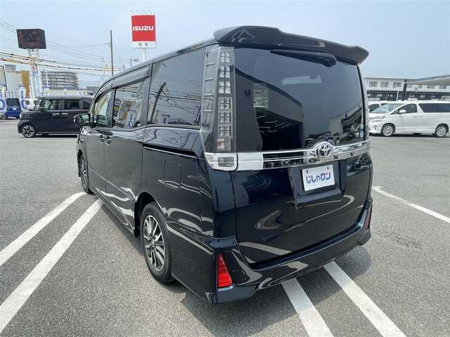 トヨタ ヴォクシー ZS 熊本県 2014(平26)年 13.5万km ブラッキッシュアゲハガラスフレーク (株)IDOMが運営する【じしゃロン熊本店】の自社ローン専用車両になりますこちらは現金またはオートローンご利用時の価格です。自社ローンご希望の方は別途その旨お申付け下さい/Panasonic製SDナビ【CNーRE03WD】/　（フルセグTV・Bluetooth・DVD・CD・AM/FM）/ビルトインETC/前後ドライブレコーダー/ステアリングスイッチ/両側パワースライドドア/横滑り防止装置/アイドリングストップ/ドアバイザー/電動格納ウィンカーミラー/ISOFIX/純正フロアマット/純正LEDヘッドライト/純正16インチアルミホイール