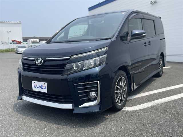 トヨタ ヴォクシー ZS 熊本県 2014(平26)年 13.5万km ブラッキッシュアゲハガラスフレーク (株)IDOMが運営する【じしゃロン熊本店】の自社ローン専用車両になりますこちらは現金またはオートローンご利用時の価格です。自社ローンご希望の方は別途その旨お申付け下さい/Panasonic製SDナビ【CNーRE03WD】/　（フルセグTV・Bluetooth・DVD・CD・AM/FM）/ビルトインETC/前後ドライブレコーダー/ステアリングスイッチ/両側パワースライドドア/横滑り防止装置/アイドリングストップ/ドアバイザー/電動格納ウィンカーミラー/ISOFIX/純正フロアマット/純正LEDヘッドライト/純正16インチアルミホイール