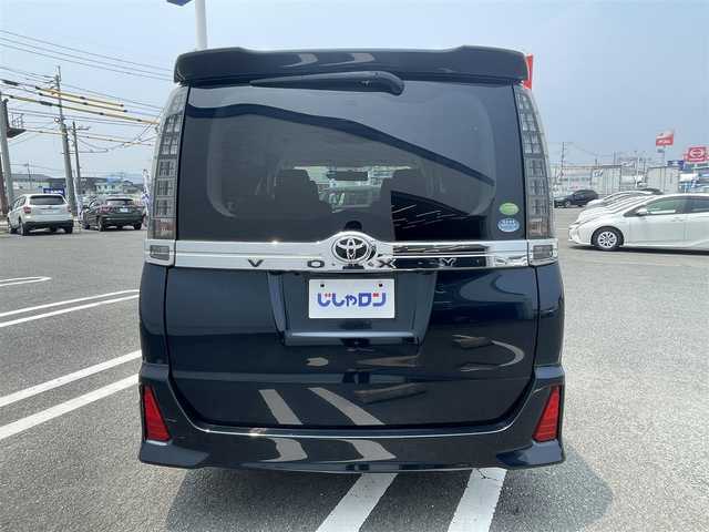 トヨタ ヴォクシー ZS 熊本県 2014(平26)年 13.5万km ブラッキッシュアゲハガラスフレーク (株)IDOMが運営する【じしゃロン熊本店】の自社ローン専用車両になりますこちらは現金またはオートローンご利用時の価格です。自社ローンご希望の方は別途その旨お申付け下さい/Panasonic製SDナビ【CNーRE03WD】/　（フルセグTV・Bluetooth・DVD・CD・AM/FM）/ビルトインETC/前後ドライブレコーダー/ステアリングスイッチ/両側パワースライドドア/横滑り防止装置/アイドリングストップ/ドアバイザー/電動格納ウィンカーミラー/ISOFIX/純正フロアマット/純正LEDヘッドライト/純正16インチアルミホイール