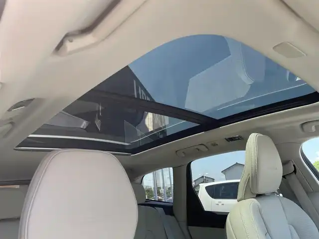 ボルボ ＸＣ６０ D4 AWD インスクリプション 栃木県 2020(令2)年 4.9万km パール ワンオーナー /禁煙車/Bowers&Wilkinsプレミアムサウンド/パノラマサンルーフ /白革シート/前席マッサージシート/全席シートヒーター /前席ベンチレーター/ヘッドアップディスプレイ/コーナリングライト/クリアランスソナー /ステアリングヒーター/ドライブレコーダー/ナビ/フルセグ/全方位カメラ/ETC/レーンキープアシスト/ブラインドスポット /トラフィックアラート/インテリセーフ /パワーテールゲート/ACC