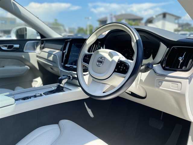ボルボ ＸＣ６０ D4 AWD インスクリプション 栃木県 2020(令2)年 4.9万km パール ワンオーナー /禁煙車/Bowers&Wilkinsプレミアムサウンド/パノラマサンルーフ /白革シート/前席マッサージシート/全席シートヒーター /前席ベンチレーター/ヘッドアップディスプレイ/コーナリングライト/クリアランスソナー /ステアリングヒーター/ドライブレコーダー/ナビ/フルセグ/全方位カメラ/ETC/レーンキープアシスト/ブラインドスポット /トラフィックアラート/インテリセーフ /パワーテールゲート/ACC