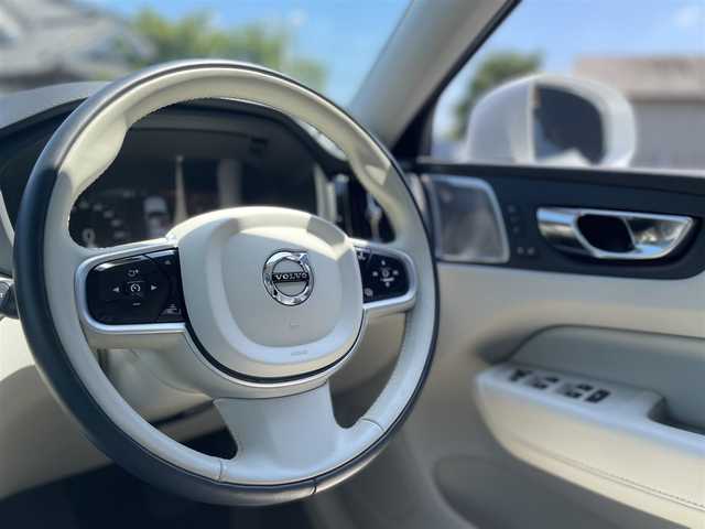 ボルボ ＸＣ６０ D4 AWD インスクリプション 栃木県 2020(令2)年 4.9万km パール ワンオーナー /禁煙車/Bowers&Wilkinsプレミアムサウンド/パノラマサンルーフ /白革シート/前席マッサージシート/全席シートヒーター /前席ベンチレーター/ヘッドアップディスプレイ/コーナリングライト/クリアランスソナー /ステアリングヒーター/ドライブレコーダー/ナビ/フルセグ/全方位カメラ/ETC/レーンキープアシスト/ブラインドスポット /トラフィックアラート/インテリセーフ /パワーテールゲート/ACC