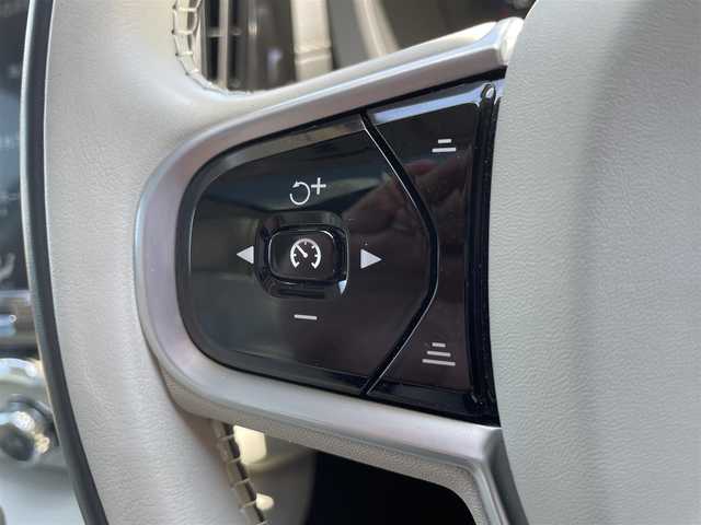 ボルボ ＸＣ６０ D4 AWD インスクリプション 栃木県 2020(令2)年 4.9万km パール ワンオーナー /禁煙車/Bowers&Wilkinsプレミアムサウンド/パノラマサンルーフ /白革シート/前席マッサージシート/全席シートヒーター /前席ベンチレーター/ヘッドアップディスプレイ/コーナリングライト/クリアランスソナー /ステアリングヒーター/ドライブレコーダー/ナビ/フルセグ/全方位カメラ/ETC/レーンキープアシスト/ブラインドスポット /トラフィックアラート/インテリセーフ /パワーテールゲート/ACC
