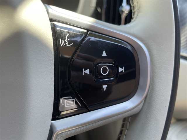ボルボ ＸＣ６０ D4 AWD インスクリプション 栃木県 2020(令2)年 4.9万km パール ワンオーナー /禁煙車/Bowers&Wilkinsプレミアムサウンド/パノラマサンルーフ /白革シート/前席マッサージシート/全席シートヒーター /前席ベンチレーター/ヘッドアップディスプレイ/コーナリングライト/クリアランスソナー /ステアリングヒーター/ドライブレコーダー/ナビ/フルセグ/全方位カメラ/ETC/レーンキープアシスト/ブラインドスポット /トラフィックアラート/インテリセーフ /パワーテールゲート/ACC
