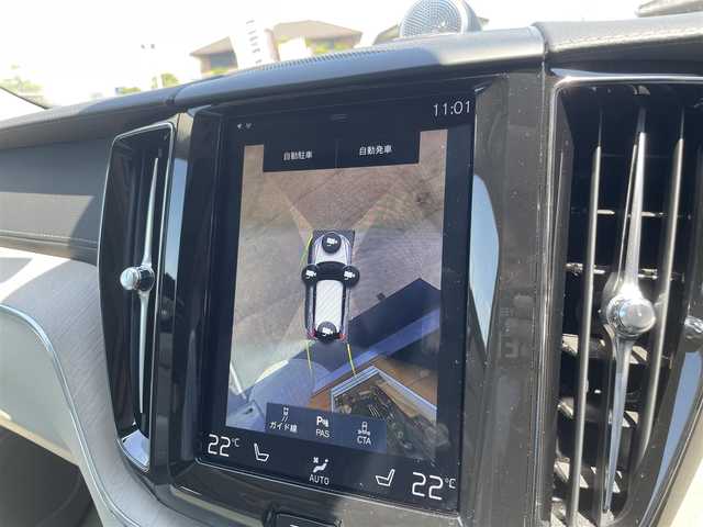 ボルボ ＸＣ６０ D4 AWD インスクリプション 栃木県 2020(令2)年 4.9万km パール ワンオーナー /禁煙車/Bowers&Wilkinsプレミアムサウンド/パノラマサンルーフ /白革シート/前席マッサージシート/全席シートヒーター /前席ベンチレーター/ヘッドアップディスプレイ/コーナリングライト/クリアランスソナー /ステアリングヒーター/ドライブレコーダー/ナビ/フルセグ/全方位カメラ/ETC/レーンキープアシスト/ブラインドスポット /トラフィックアラート/インテリセーフ /パワーテールゲート/ACC