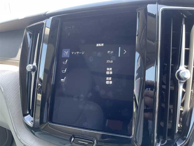 ボルボ ＸＣ６０ D4 AWD インスクリプション 栃木県 2020(令2)年 4.9万km パール ワンオーナー /禁煙車/Bowers&Wilkinsプレミアムサウンド/パノラマサンルーフ /白革シート/前席マッサージシート/全席シートヒーター /前席ベンチレーター/ヘッドアップディスプレイ/コーナリングライト/クリアランスソナー /ステアリングヒーター/ドライブレコーダー/ナビ/フルセグ/全方位カメラ/ETC/レーンキープアシスト/ブラインドスポット /トラフィックアラート/インテリセーフ /パワーテールゲート/ACC