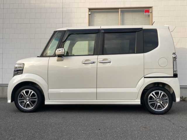 ホンダ Ｎ ＢＯＸ カスタム G Lパッケージ 三重県 2013(平25)年 6.9万km プレミアムホワイトパール (株)IDOMが運営する【じしゃロン四日市店】の自社ローン専用車両になります。こちらは現金またはオートローンご利用時の価格です。自社ローンご希望の方は別途その旨お申付け下さい/社外SDナビ（CD/DVD/AM/FM）/パドルシフト/片側パワースライド/バックカメラ/ワンセグTV/ETC/純正14インチAW/キセノンライト/ベンチシート