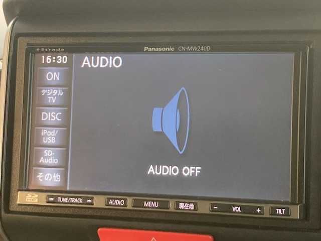 ホンダ Ｎ ＢＯＸ カスタム G Lパッケージ 三重県 2013(平25)年 6.9万km プレミアムホワイトパール (株)IDOMが運営する【じしゃロン四日市店】の自社ローン専用車両になります。こちらは現金またはオートローンご利用時の価格です。自社ローンご希望の方は別途その旨お申付け下さい/社外SDナビ（CD/DVD/AM/FM）/パドルシフト/片側パワースライド/バックカメラ/ワンセグTV/ETC/純正14インチAW/キセノンライト/ベンチシート